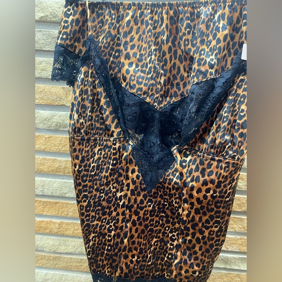 Medium cheetah lace satin sleep set - Picture 2 of 6